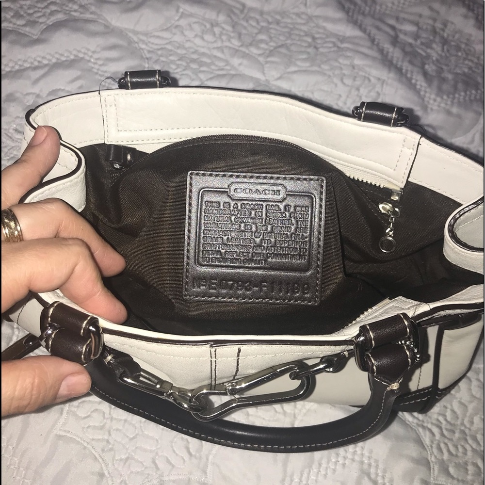 🌸Coach leather hand bag (Used ) - Picture 3 of 16